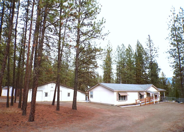 17 Crestview Dr, Kettle Falls, WA 99141 - ranch-style house featuring a detached garage, an outbuilding, and dirt driveway
