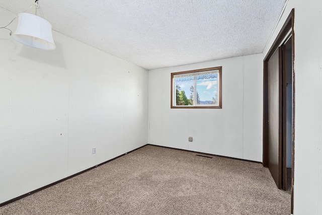 505 W Court Ave, Chewelah, WA 99109 - unfurnished bedroom with carpet and a textured ceiling
