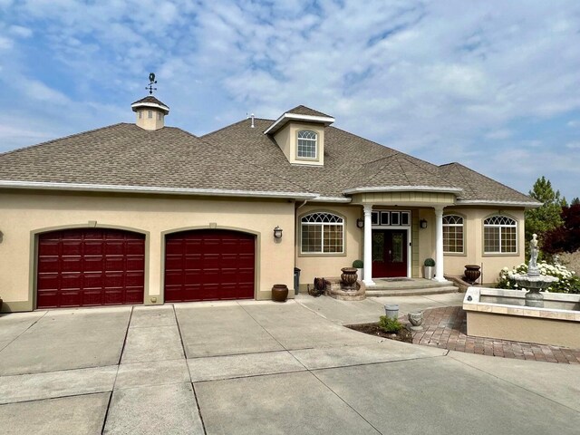 view of front facade with a garage