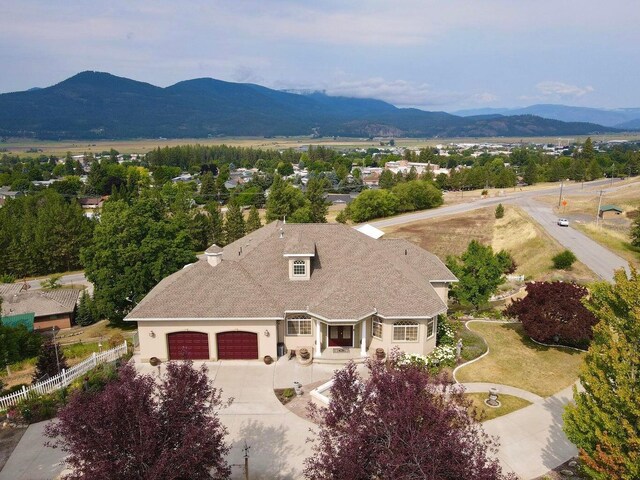 bird's eye view with a mountain view