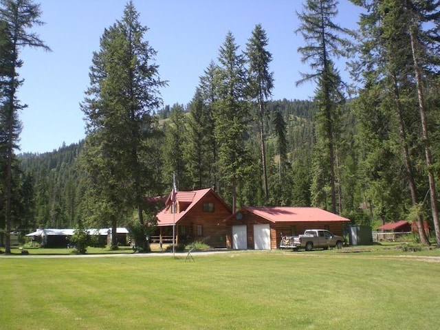 view of property's community featuring a lawn