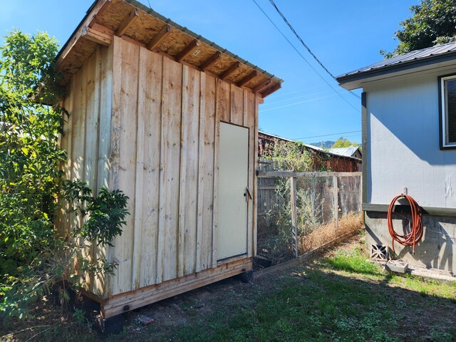 view of outbuilding