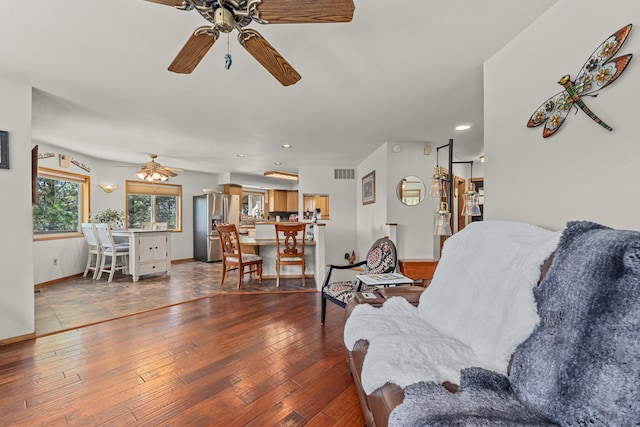living area with recessed lighting, visible vents, baseboards, and a ceiling fan