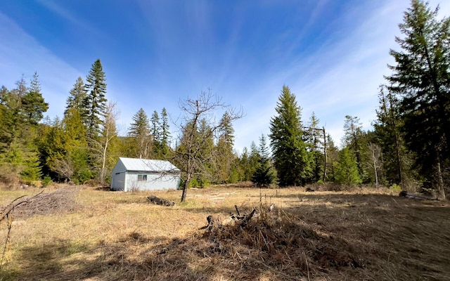 view of yard with a forest view