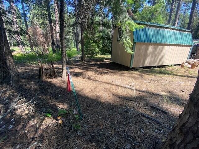 158 Teal Rd, Usk, WA 99180 - view of yard with a storage unit and an outbuilding