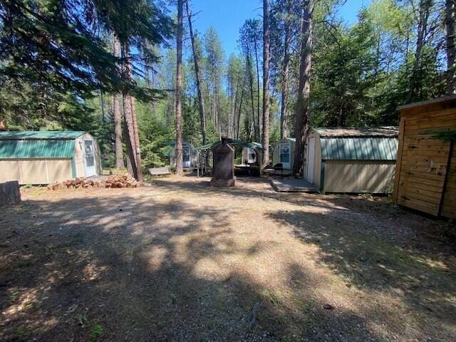 158 Teal Rd, Usk, WA 99180 - view of yard with a storage unit and an outdoor structure