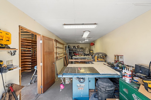 40 Happy Jack Rd, Curlew, WA 99118 - garage featuring a workshop area