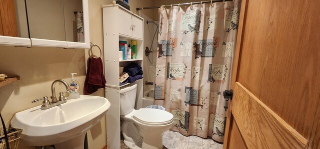 1527 Pingston Creek Rd, Kettle Falls, WA 99141 - bathroom with toilet, shower / bath combination with curtain, and a sink