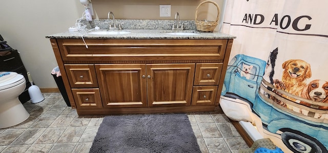 1527 Pingston Creek Rd, Kettle Falls, WA 99141 - full bathroom featuring curtained shower, toilet, double vanity, and a sink