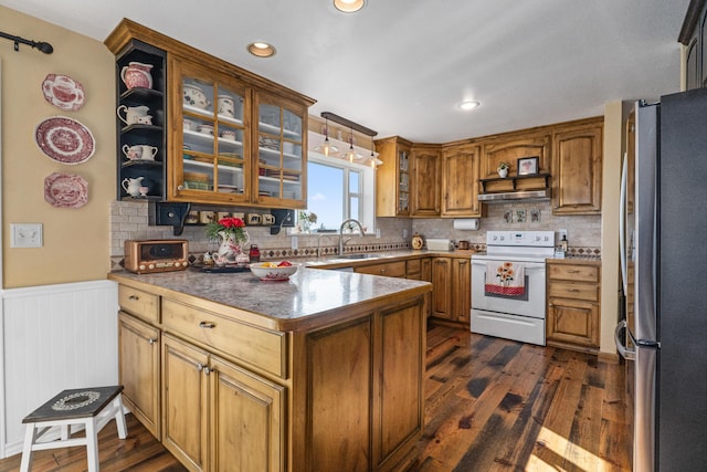 717 Conrad Hill Way, Colville, WA 99114 - kitchen featuring white range with electric cooktop, freestanding refrigerator, a peninsula, a sink, and wainscoting