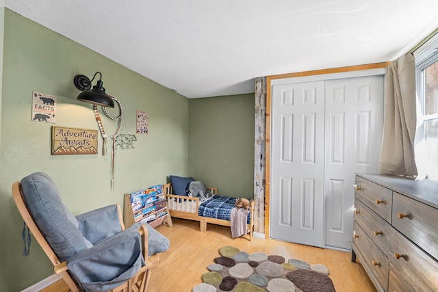 1625 Bear Mountain Way, Kettle Falls, WA 99141 - bedroom featuring baseboards, wood finished floors, and a closet