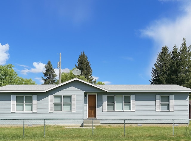 211 8th Ave, Ione, WA 99139 - ranch-style house with crawl space and a fenced front yard