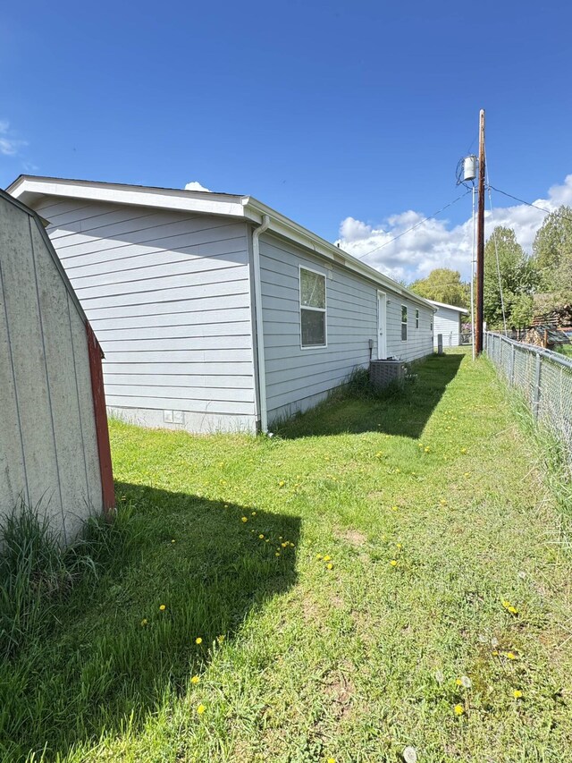 211 8th Ave, Ione, WA 99139 - view of side of home featuring cooling unit and crawl space