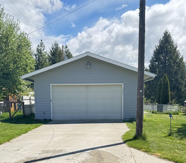 211 8th Ave, Ione, WA 99139 - view of detached garage