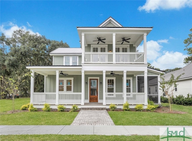 view of front of property featuring a porch, a front yard, and ceiling fan