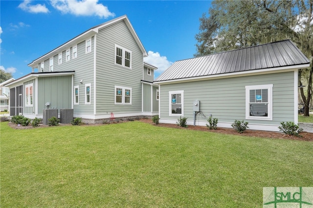 49 Salt Marsh Dr, Midway, GA 31320 - rear view of house with a yard