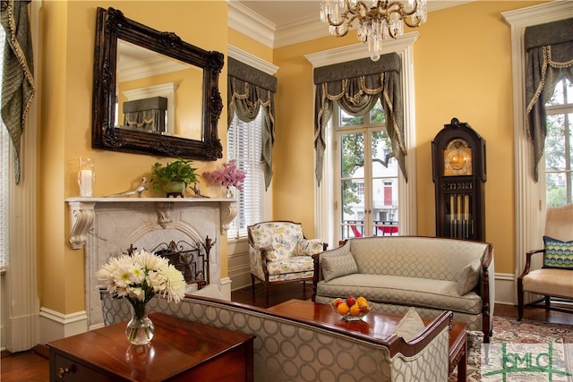 living area with wood-type flooring, crown molding, and an inviting chandelier