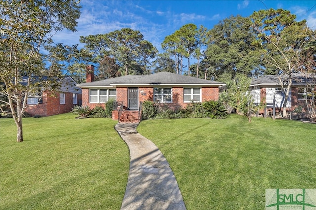 single story home with a front lawn