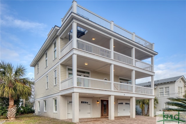 view of front of home featuring a balcony