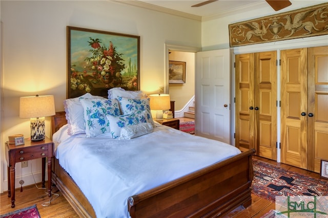 bedroom with ceiling fan, crown molding, and light wood-type flooring