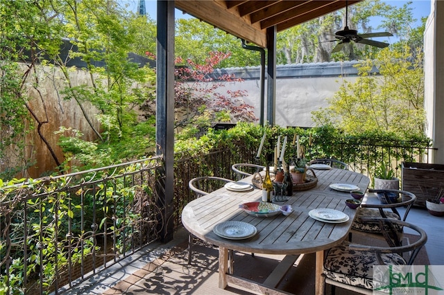 view of terrace featuring ceiling fan