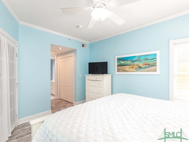 bedroom with ornamental molding, a closet, ceiling fan, and light wood-type flooring