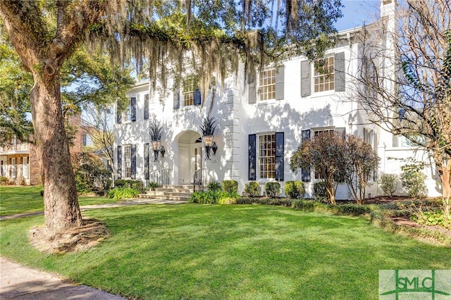 view of front of home with a front yard