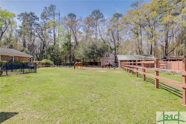 view of yard featuring a shed