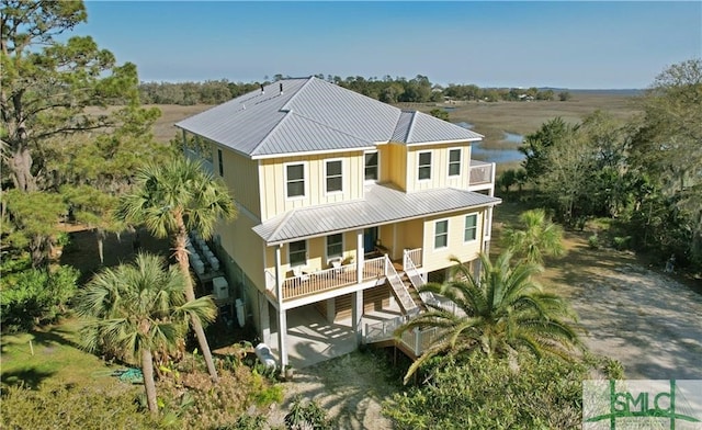 view of front of property featuring covered porch