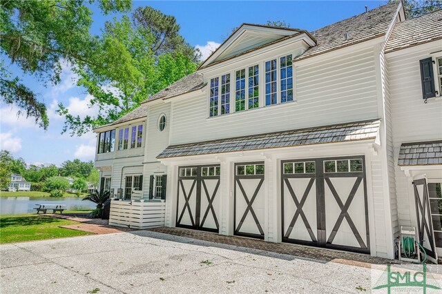 view of front facade featuring a garage