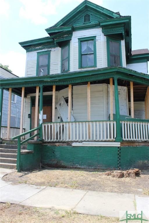 view of front facade featuring a porch