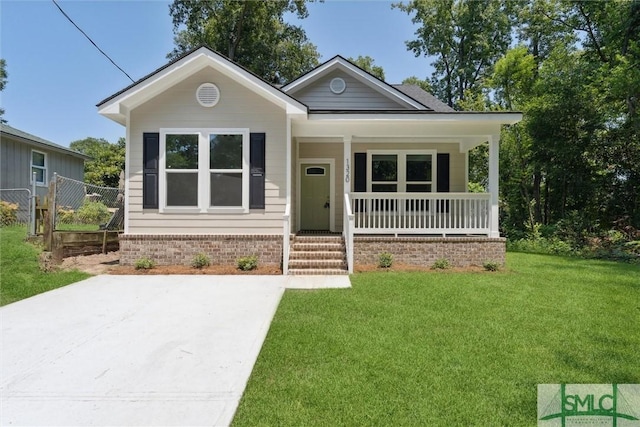 view of front of property with covered porch and a front lawn