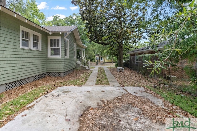 view of yard featuring a patio area