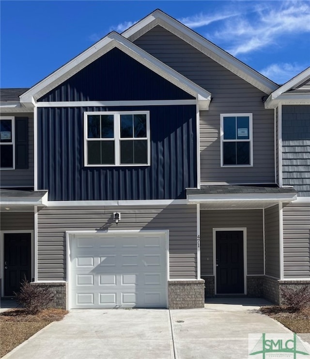 view of front of home featuring a garage