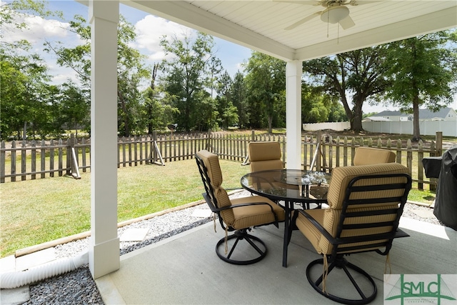 view of terrace featuring ceiling fan