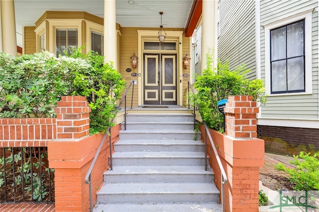 entrance to property featuring a porch