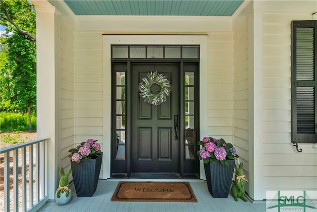 entrance to property featuring covered porch