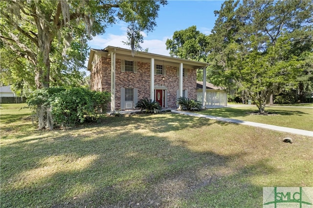 view of front of property featuring a front lawn