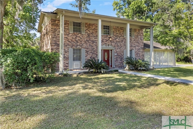 view of front facade featuring a front lawn