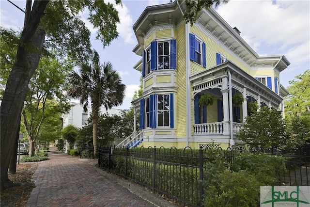 view of italianate-style house