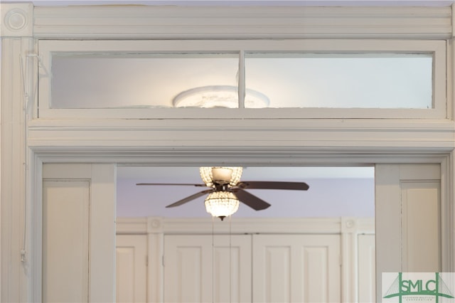 room details featuring ceiling fan