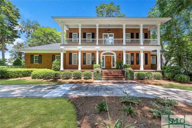 view of front facade featuring covered porch and a balcony