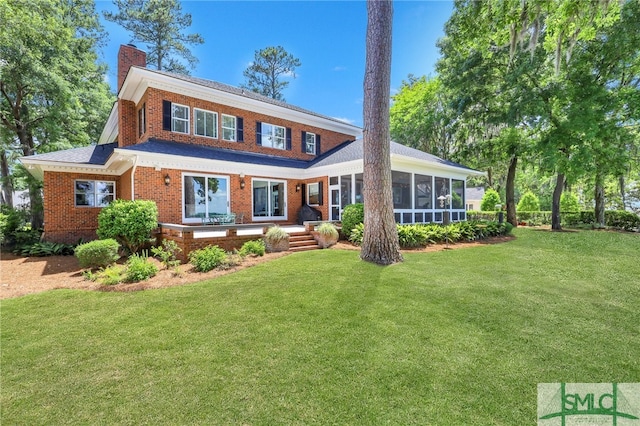 view of front facade featuring a front yard