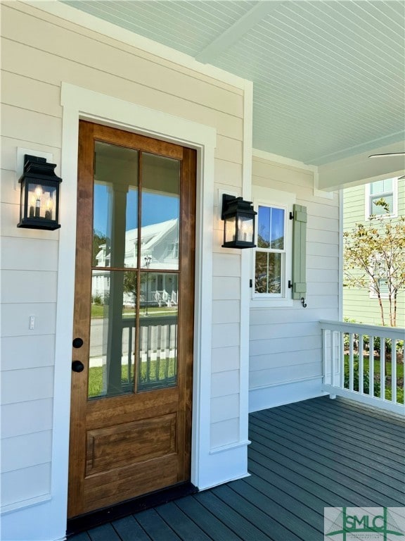 property entrance featuring covered porch