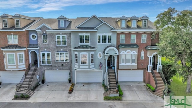 townhome / multi-family property featuring a garage