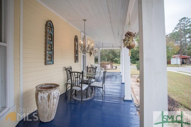 view of patio / terrace with covered porch