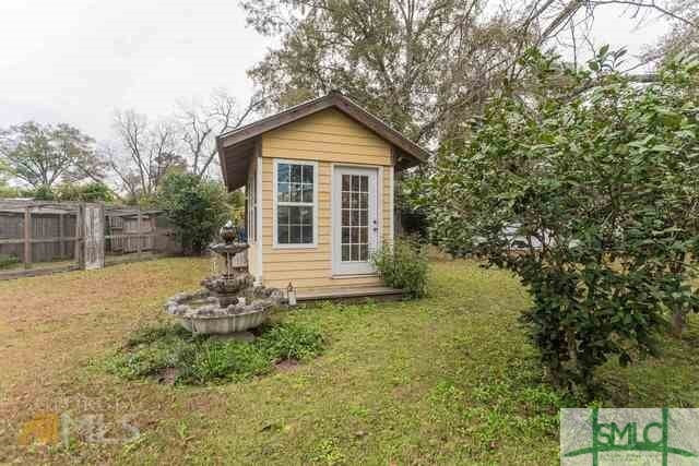 view of shed / structure with a lawn