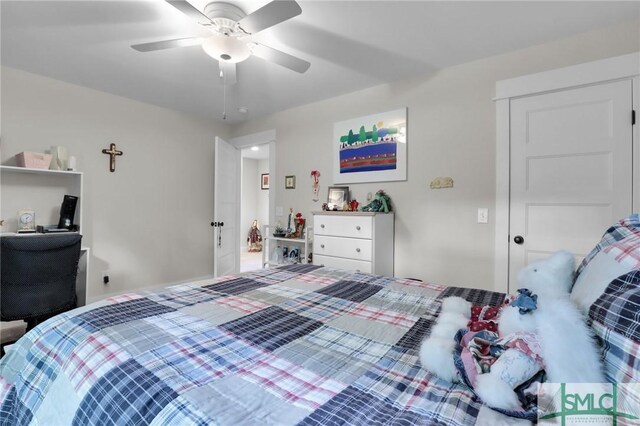 bedroom featuring ceiling fan