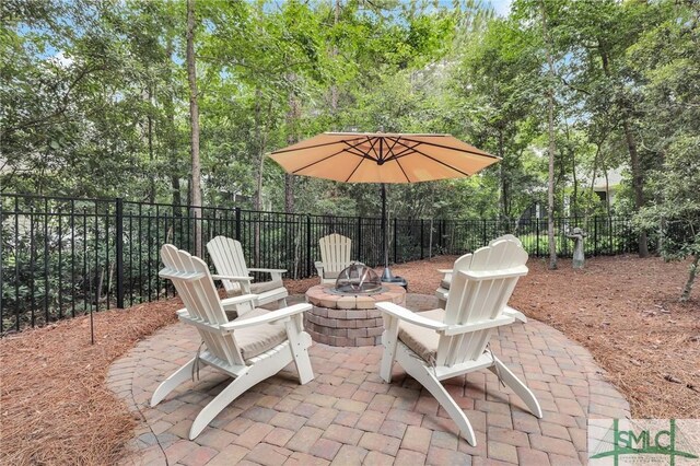 view of patio featuring an outdoor fire pit