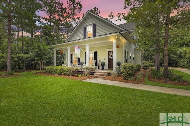 view of front of house featuring a yard